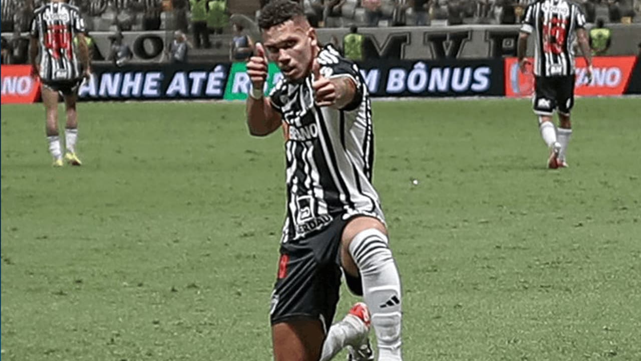 Paulinho fala sobre possibilidade de deixar o Atlético-MG.