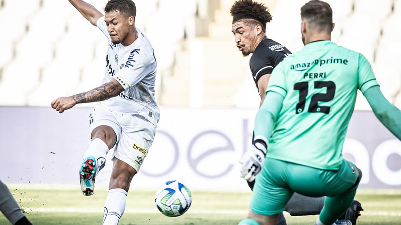 Marcos Leonardo mantém sigilo sobre comemoração polêmica após marcar dois gols pelo Santos contra o Botafogo: 'É coisa minha'