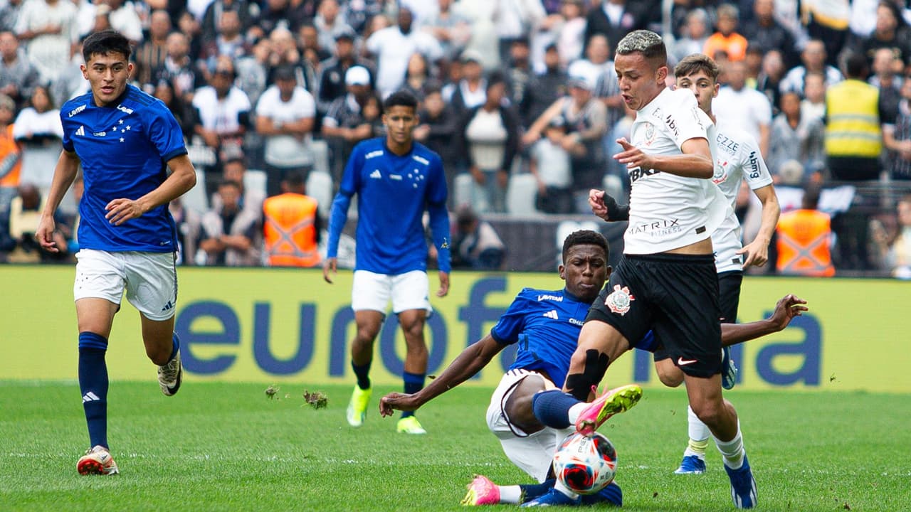 Kayke Ferrari decide, Corinthians vence o Cruzeiro e é campeão da Cupinha