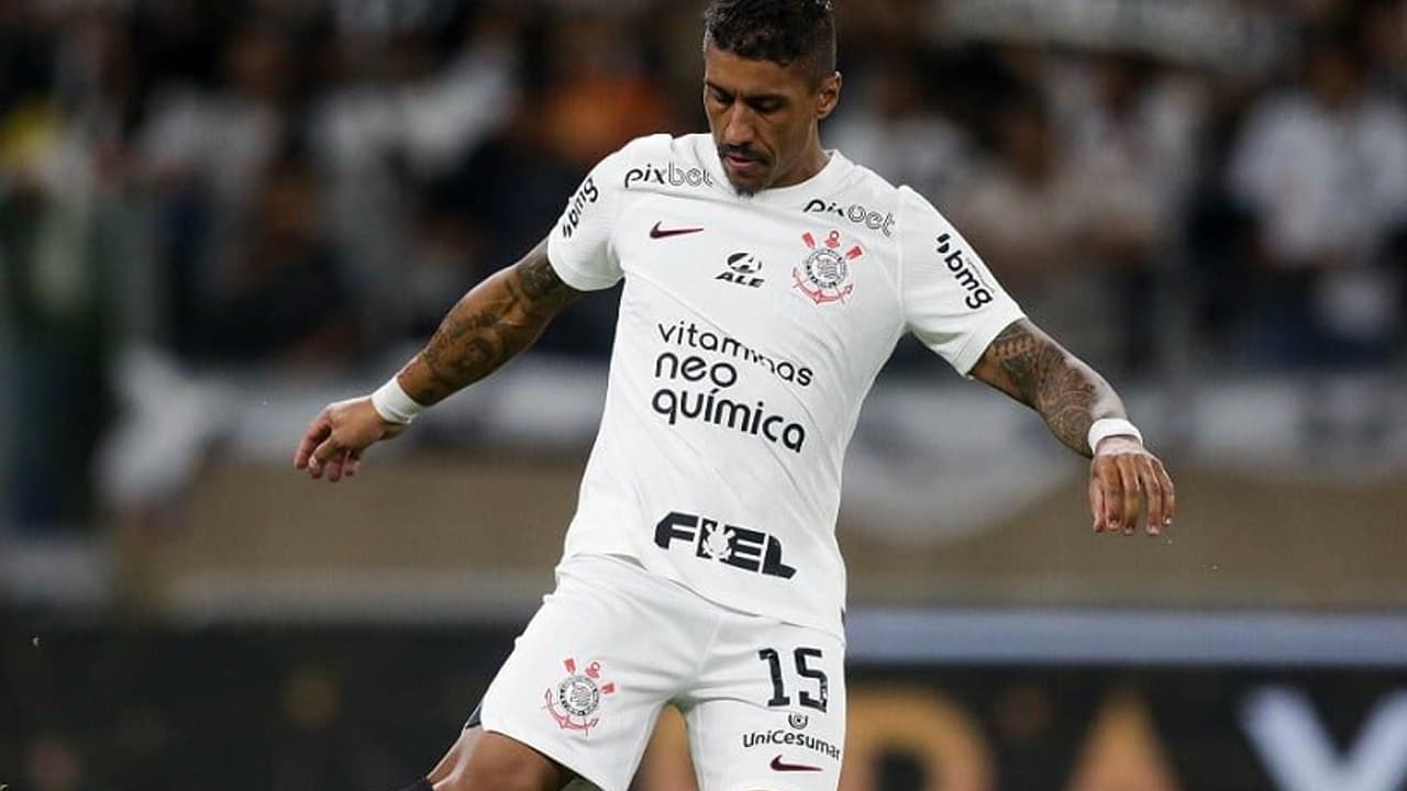 Paulinho passa de centroavante a meio-campista na base da conversa e agrada Luxemburgo no Corinthians