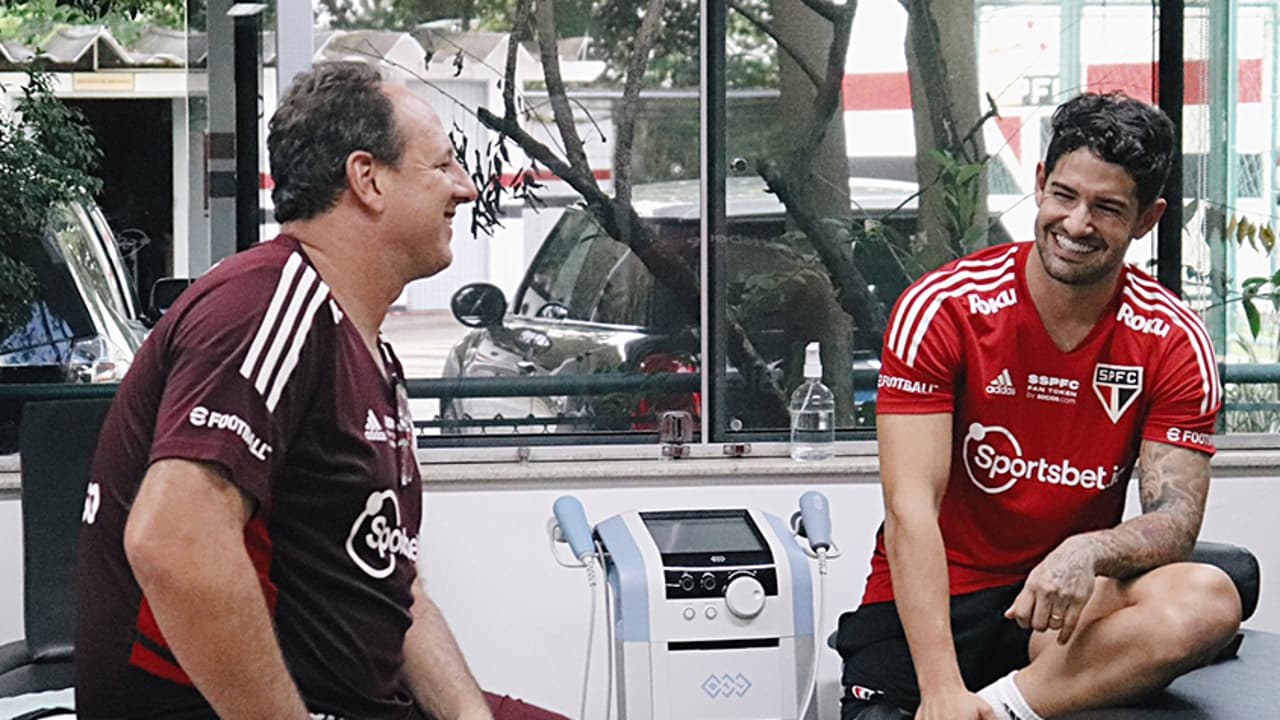 Presidente do São Paulo fala sobre retorno de Alexander Pato ao clube