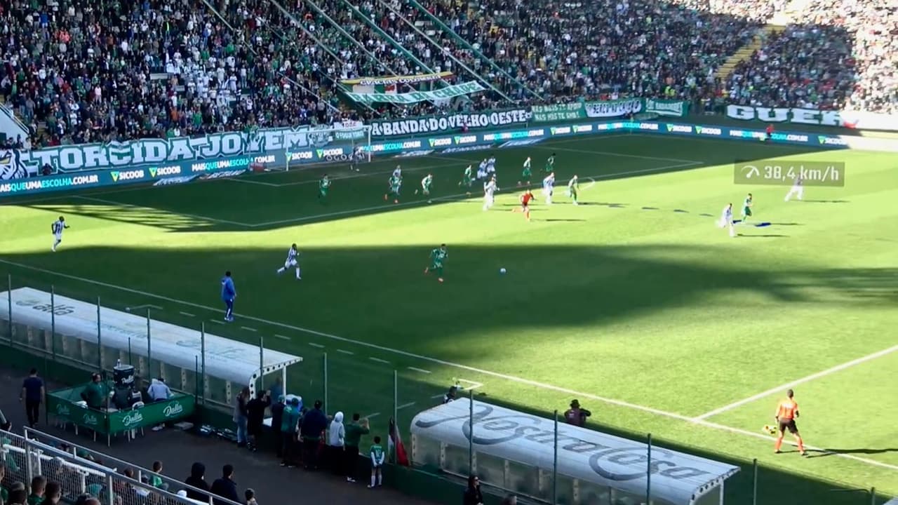 O jogador da Chapecoense quebrou o recorde de jogos da Série B, superando Mbappé e Bale.