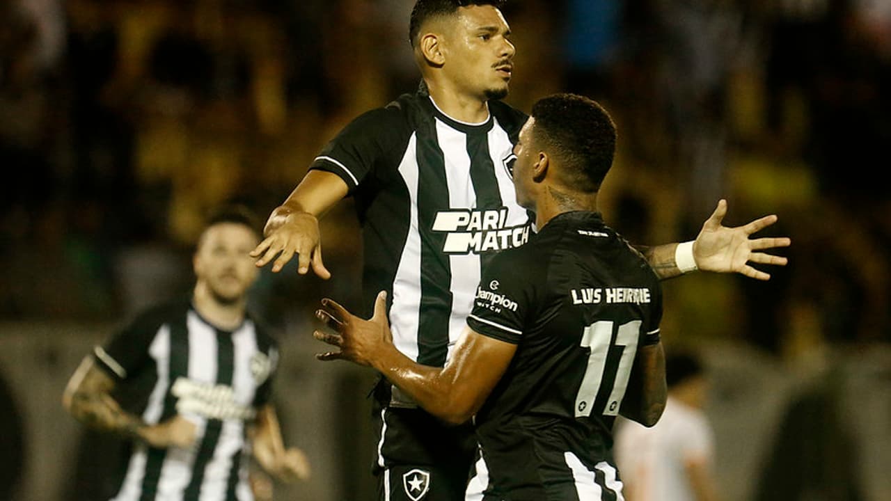 Botafogo joga mal, mas vence o Audax no primeiro jogo da final da Taça Rio