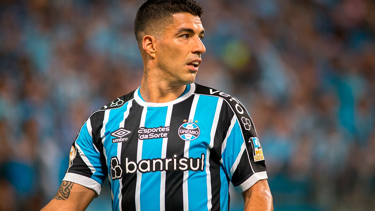 Das armas aos 'problemas', qual a situação de Luis Suárez no Grêmio.