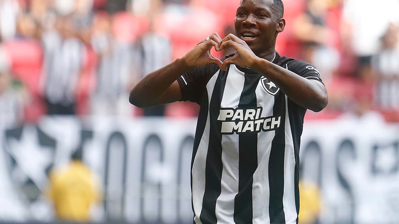 Patrick de Paula agradece torcedores do Botafogo após cirurgia: “Continuo focado”