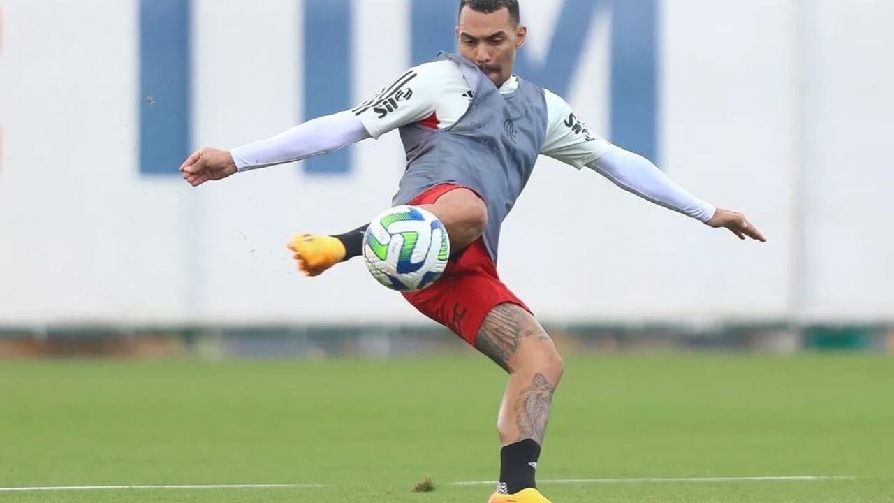 Flamengo ‘atrasou’ transferência de Mateuzinho para o Corinthians por disparidade salarial