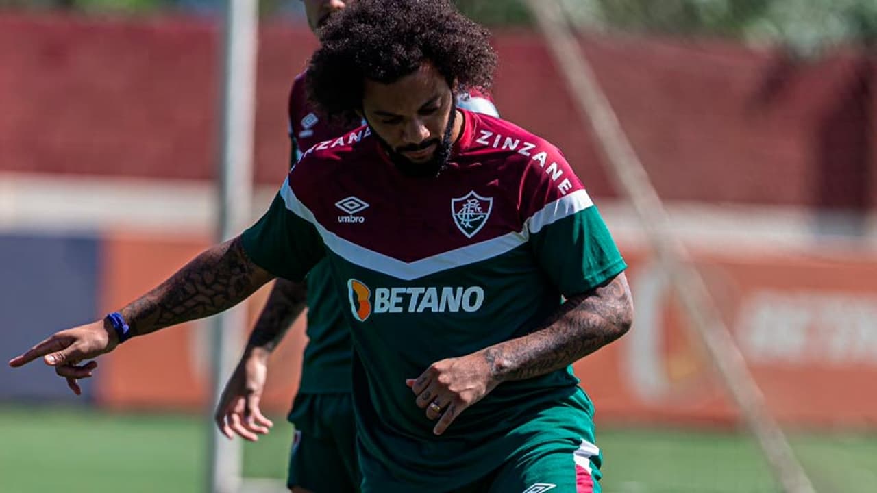 Marcelo participa de treino do Fluminense e marca presença no confronto com o River Plate