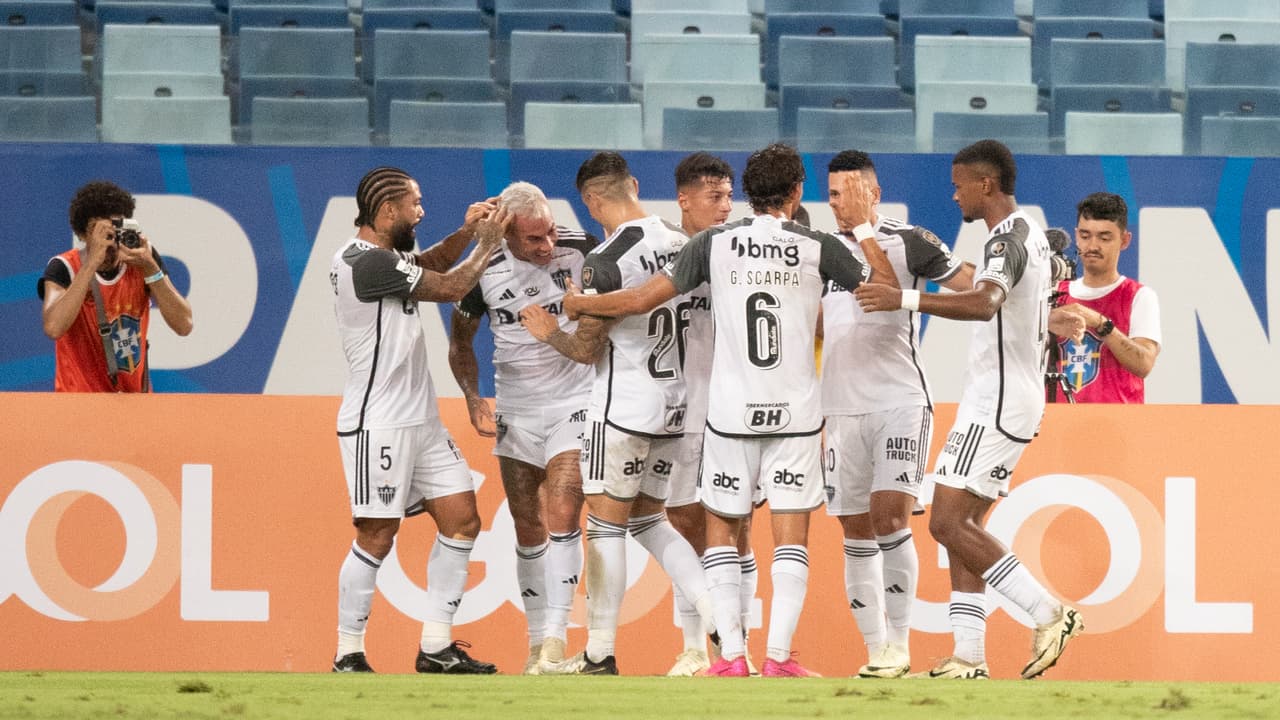 Torcida do Atlético-MG enlouquece com Scarpa: 'Só vejo Ronaldinho'