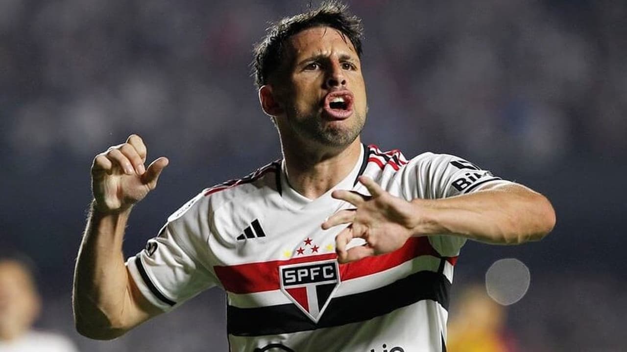 Calleri saiu de São Paulo?   Seleção mexicana assiste clássico no Morumbi e se prepara para pagar multa