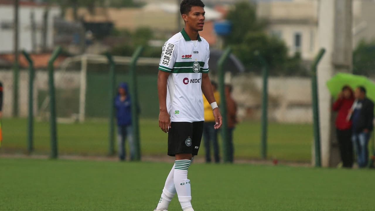 Marcos Satiro comemora bons números pelo Coritiba no Paranaense Sub-20