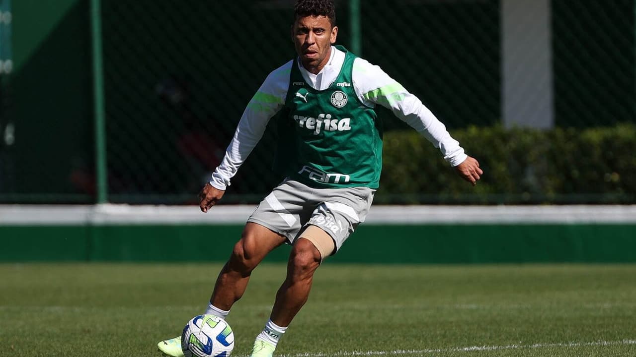 Palmeiras perdeu atacante devido a lesão no joelho e Marcos Rocha inicia janela de transferências