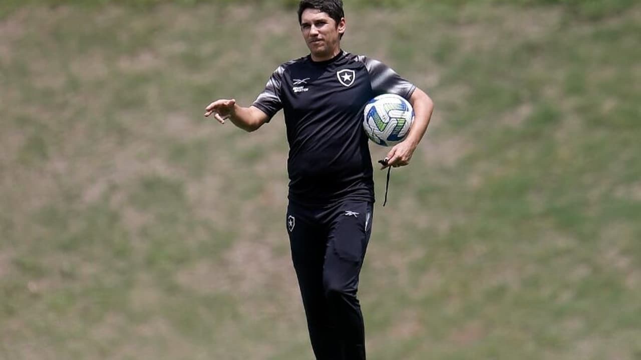 Lúcio Flávio enfrenta o algoz em seu primeiro desafio para manter o Botafogo no caminho certo no Brasileirão