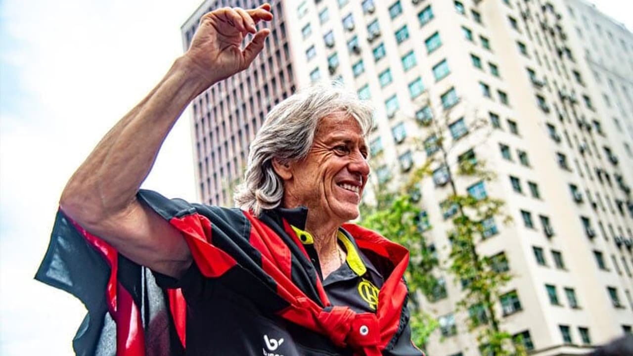 Estátua do Flamengo Jorge Jesus 2019 comemora cinco anos de Libertadores