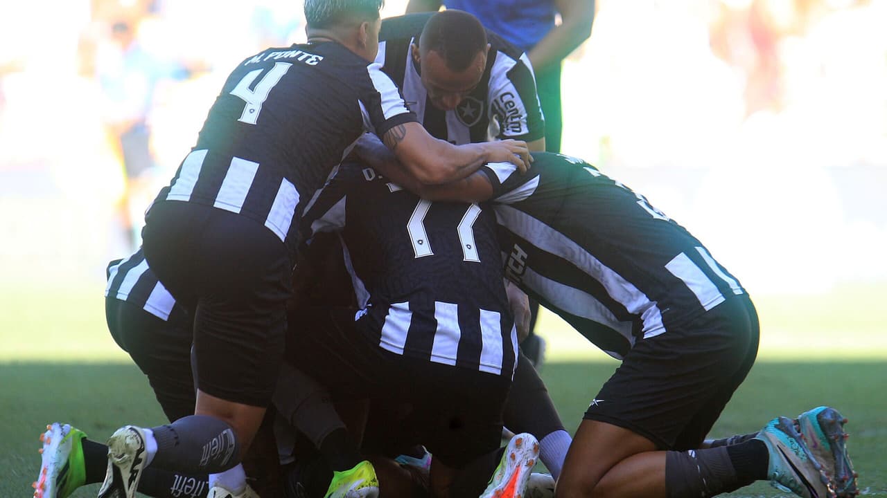 Com pênaltis e final eletrizante, Botafogo vence o Fluminense, pelo Campeonato Carioca