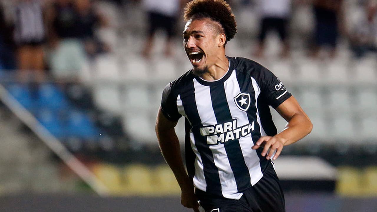 Adryelson comemora gol da Copa do Brasil e reviravolta do Botafogo nesta temporada