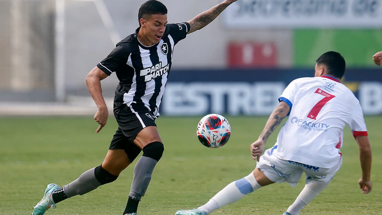 Carlos Alberto luta para consolidar boa sequência e se tornar trunfo do Botafogo nas semifinais do Carioca