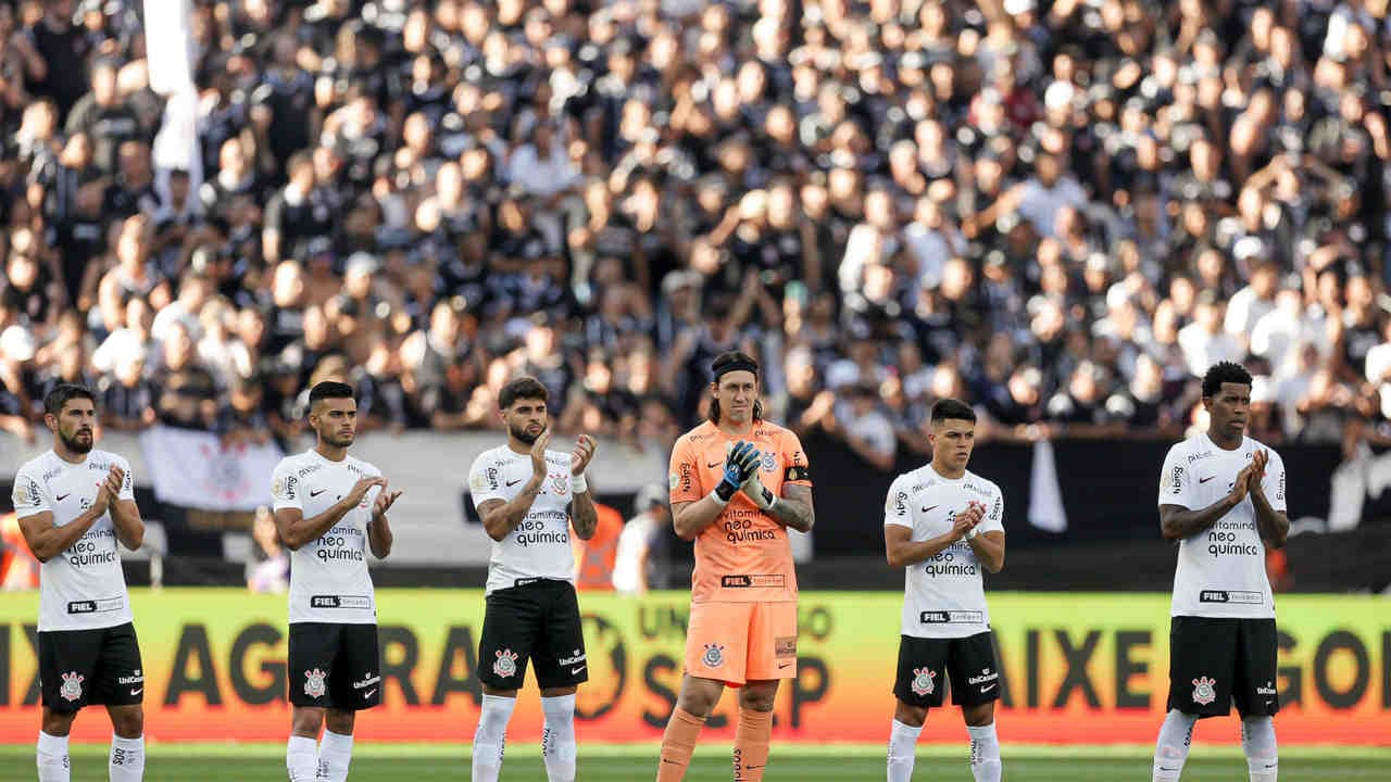 Análise: Corinthians fez péssimo dever de casa e vitória mostrou soluções e problemas para Lázaro