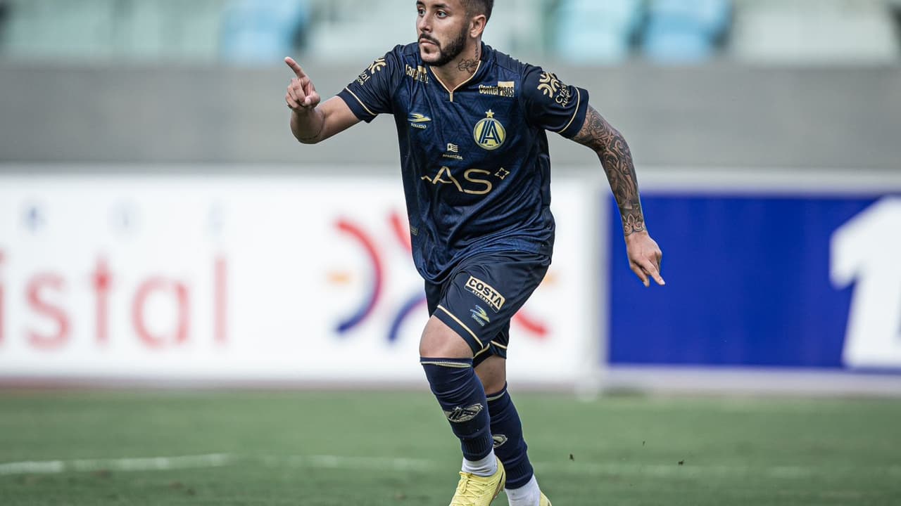 João Diogo, vice-artilheiro do Campeonato Goiano, comemora bom momento na Aparecidense