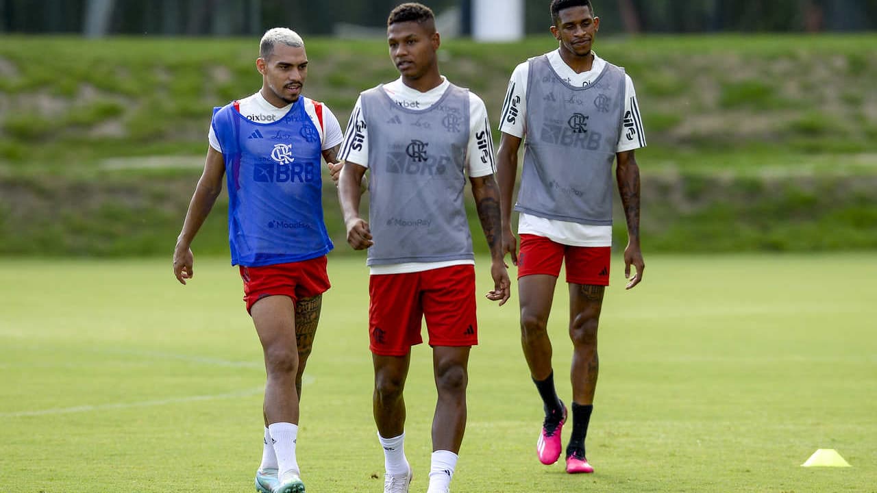 O Flamengo será mantido pelo Resende, enquanto Vitor Pereira se junta ao primeiro no Rio;   Ver alterações