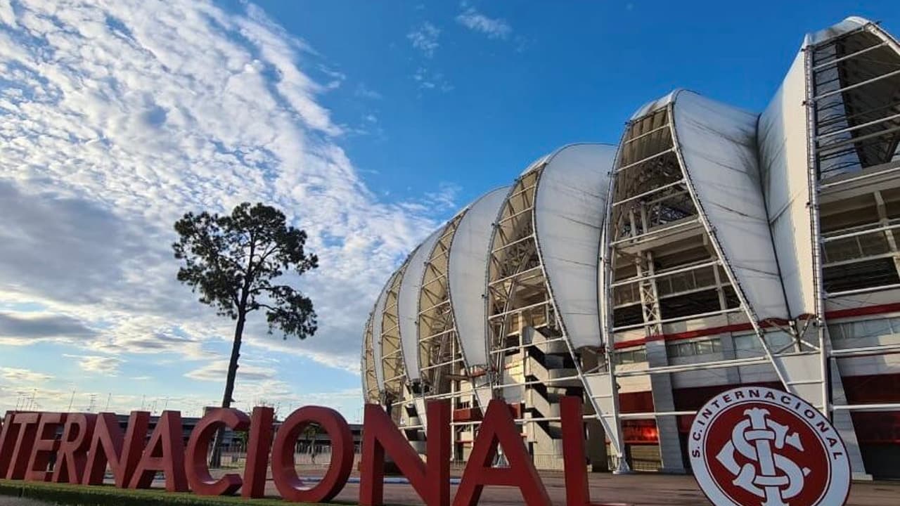 A CBF teve que adiar os jogos dos times gaúchos e decidiu cancelar o Brasileirão.